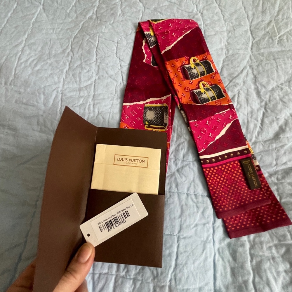Louis Vuitton Fuchsia and Burgundy 100% Silk Bandeau With Original Receipt - Picture 9 of 10